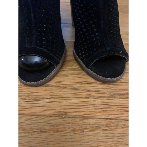 Lucky Brand women's Perforated Black Suede 3.5" Block Heel Peep Toe Booties 7M - Picture 2 of 9